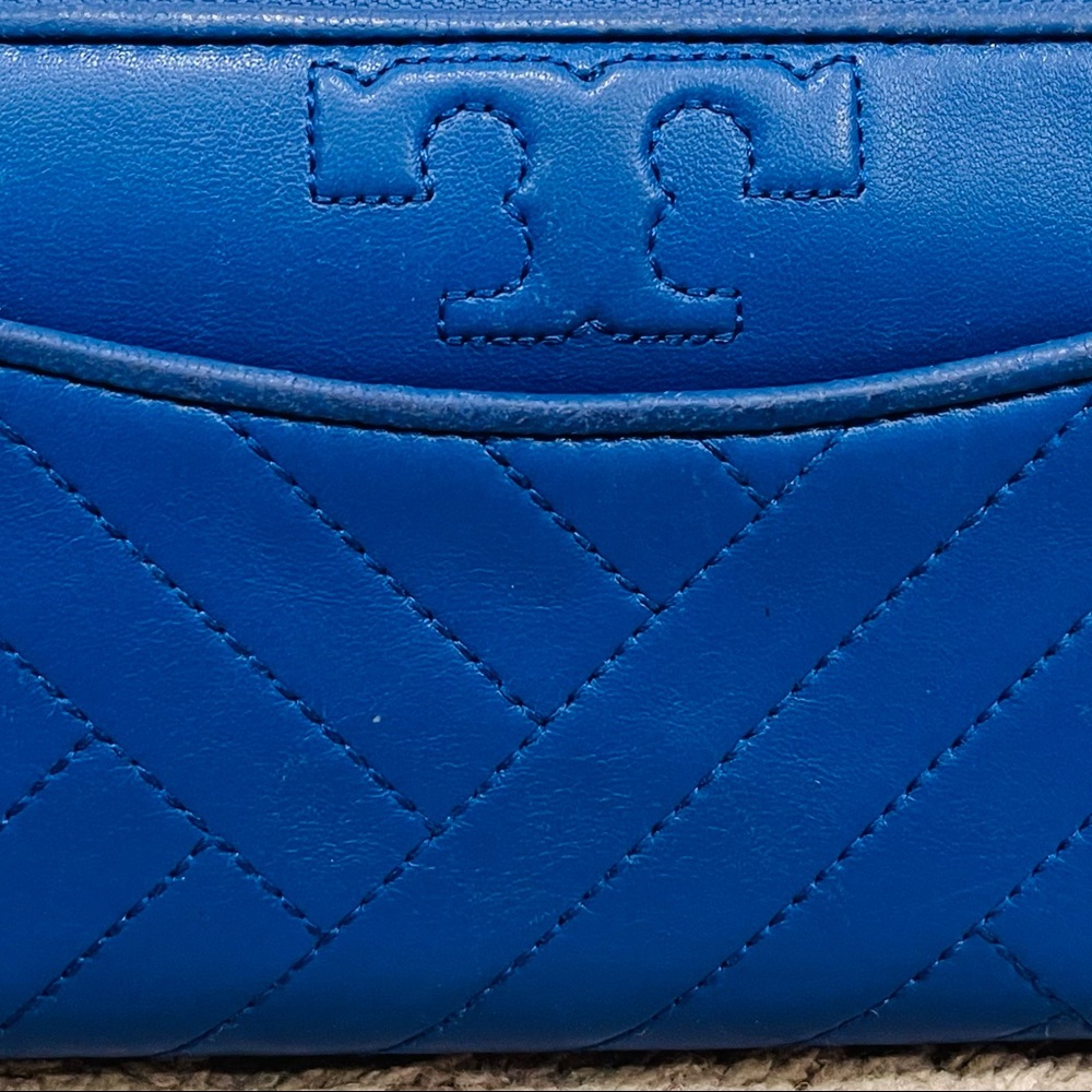 Authentic Tory Burch Logo Zip Around Wallet